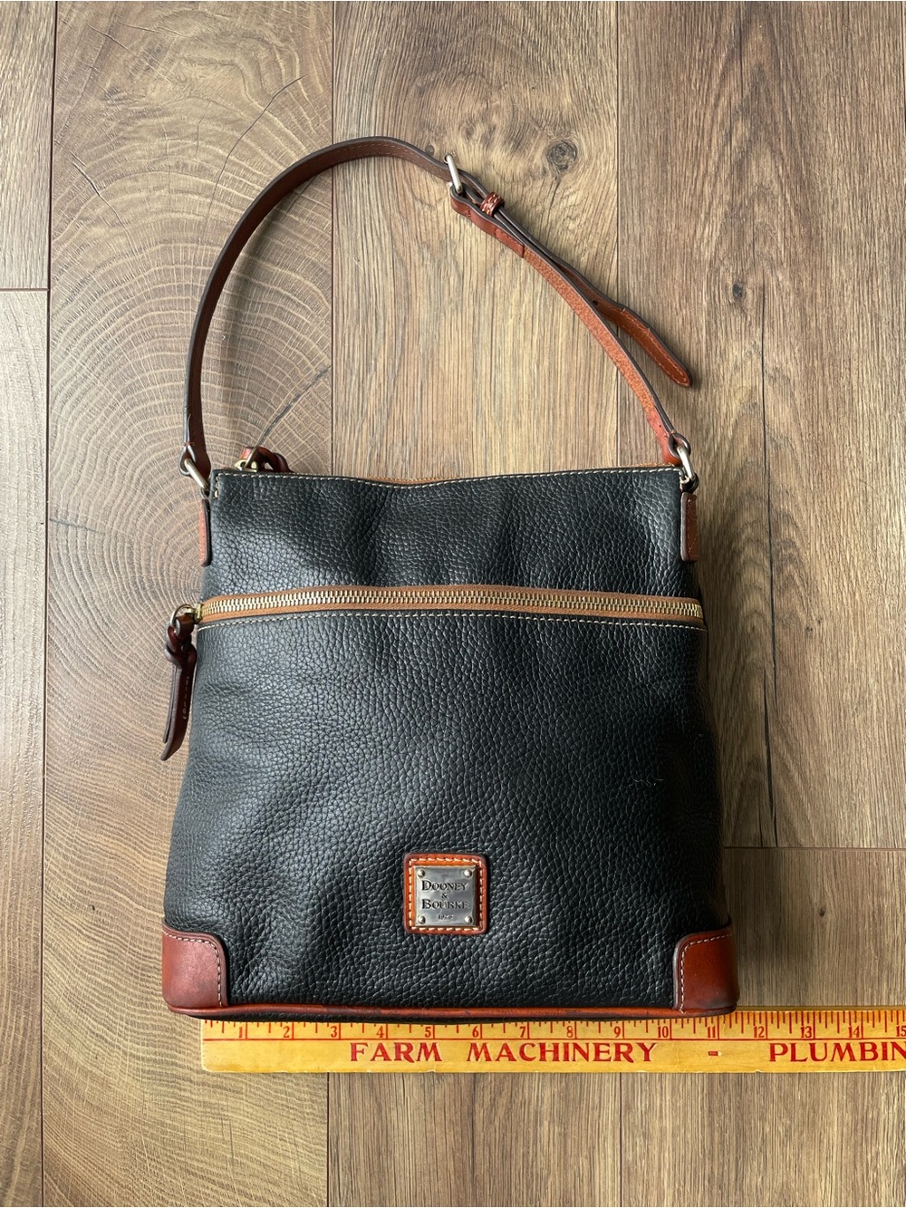 Dooney & Bourke shoulder Bag Purse Black Brown Pebble Grain Leather Zip Top